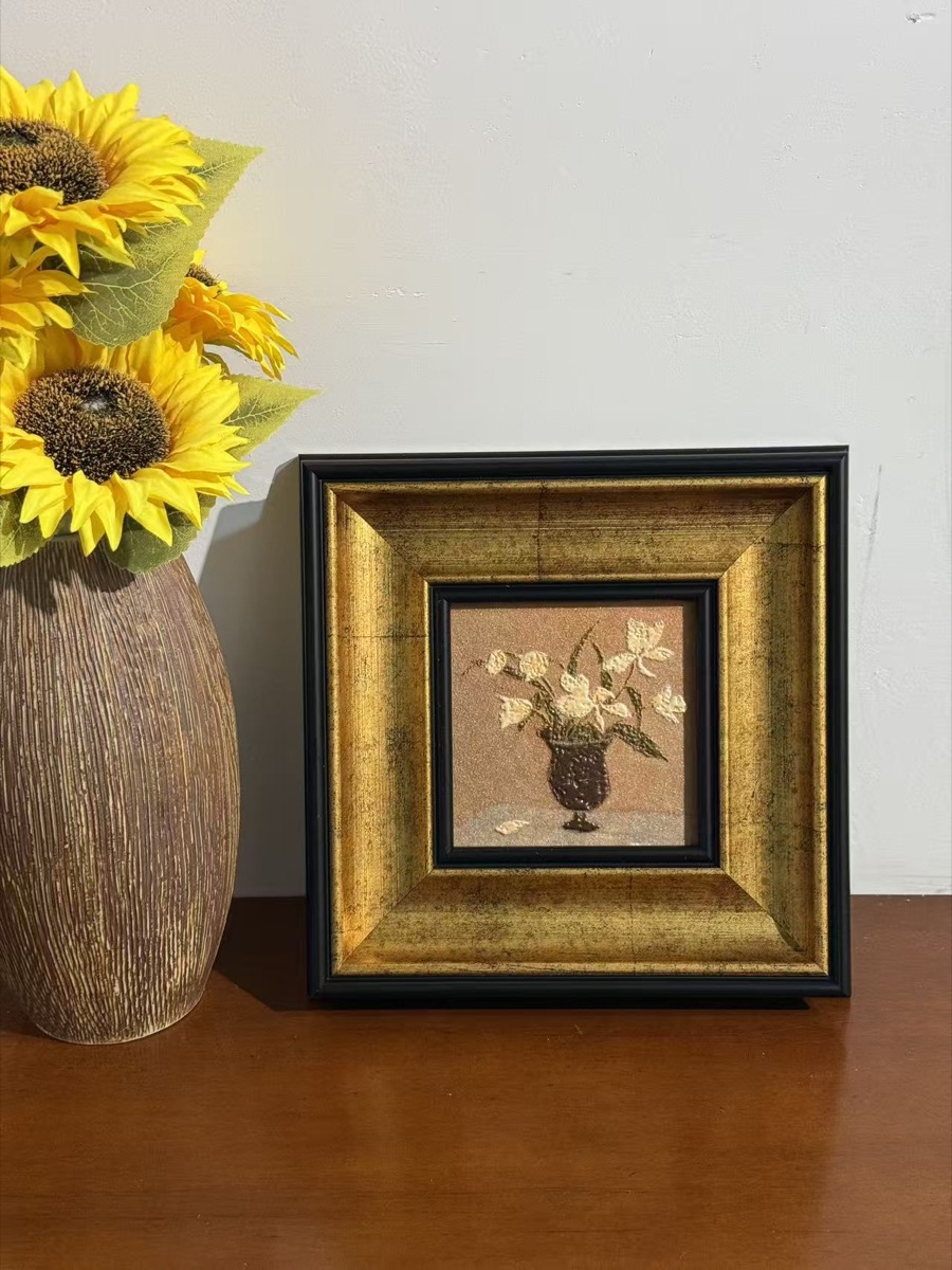 Wide antique gold frame assembly