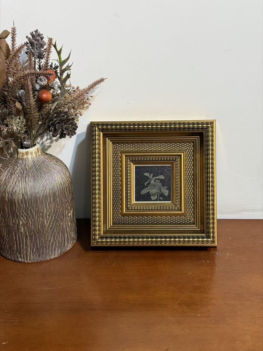 Antique gold textured multilayer frame